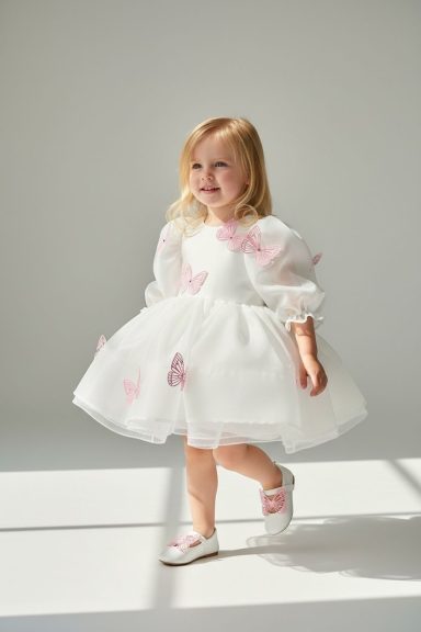 ¡Princesita blanca con alas de mariposa! 🤍🦋 Vestido niña blanco tutú alas mariposa princesa – comunión bautizo by Mohini Bebé