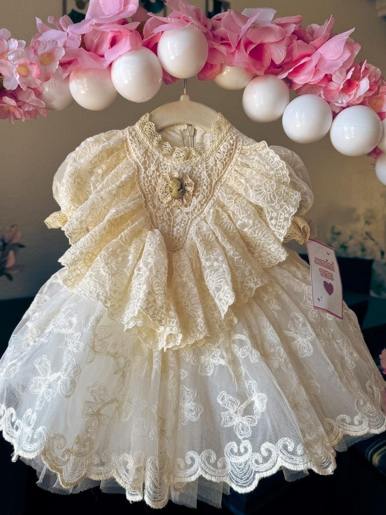 ¡Princesita en rosa floral explosivo! 🌸💕 Vestido niña rosa con flores 3D grandes, rosas volumétricas y falda tutú de tul – vestido princesa pompón para bautizo.