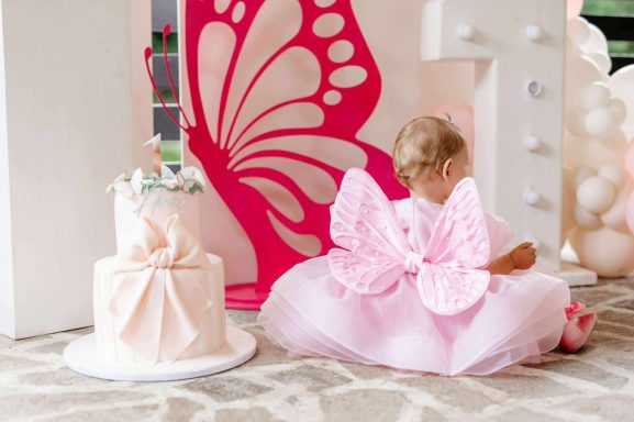 ¡Mariposa rosa volando en su fiesta! 🦋🎂 Vestido bebé rosa alas mariposa 3D tutú – primer cumpleaños by Mohini Bebé
